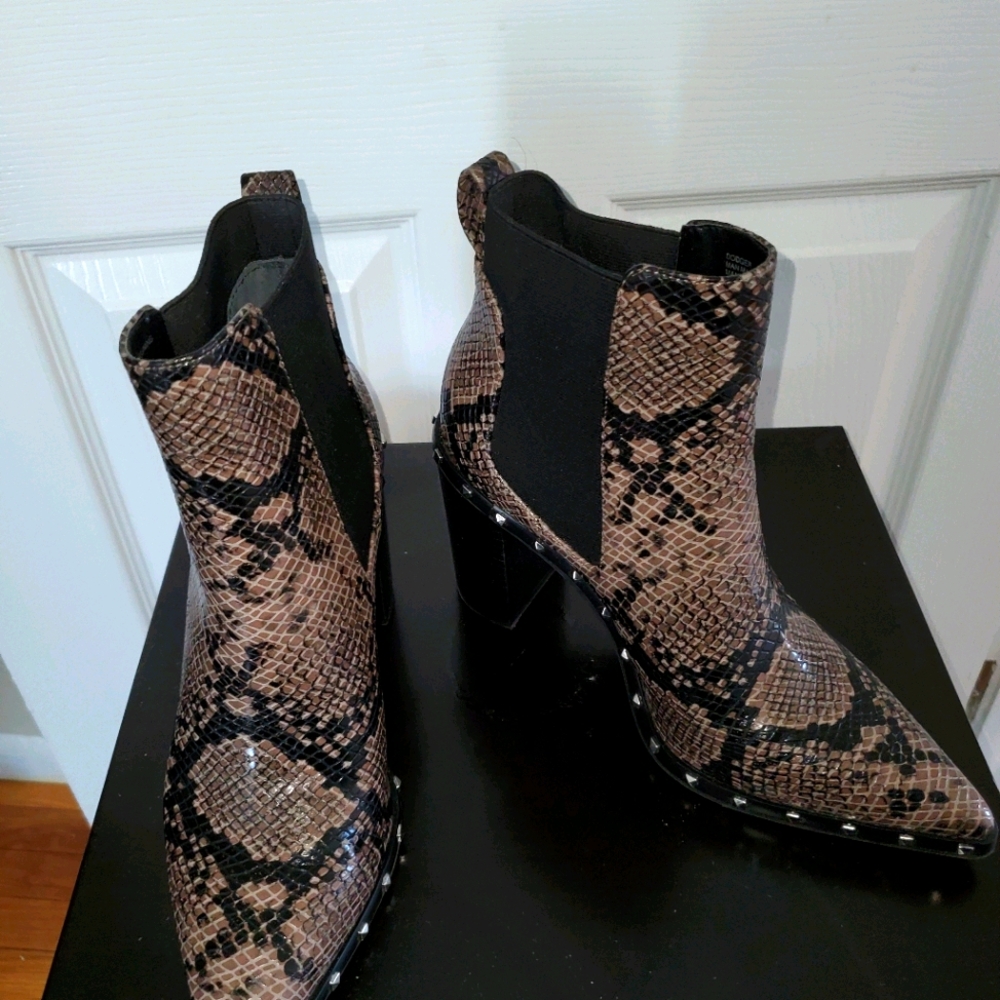 Animal skin Bootie- like new